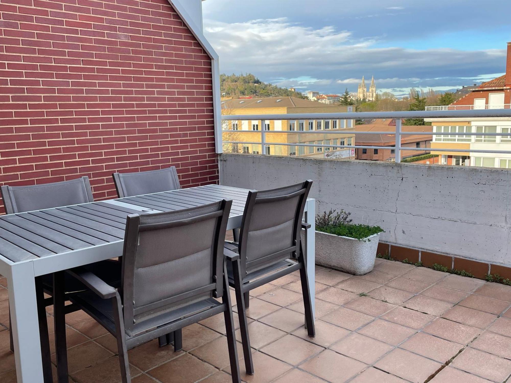 Apartamento Con Gran Terraza Y Vistas A La Catedral. Burgos Luaran gambar