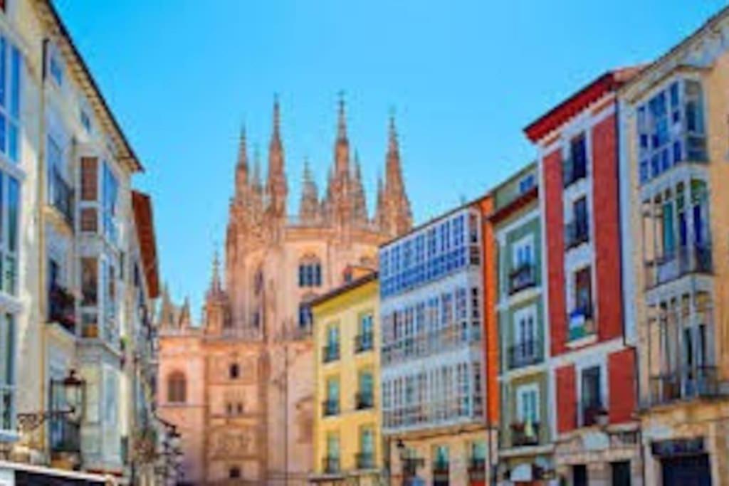Apartamento Con Gran Terraza Y Vistas A La Catedral. Burgos Luaran gambar